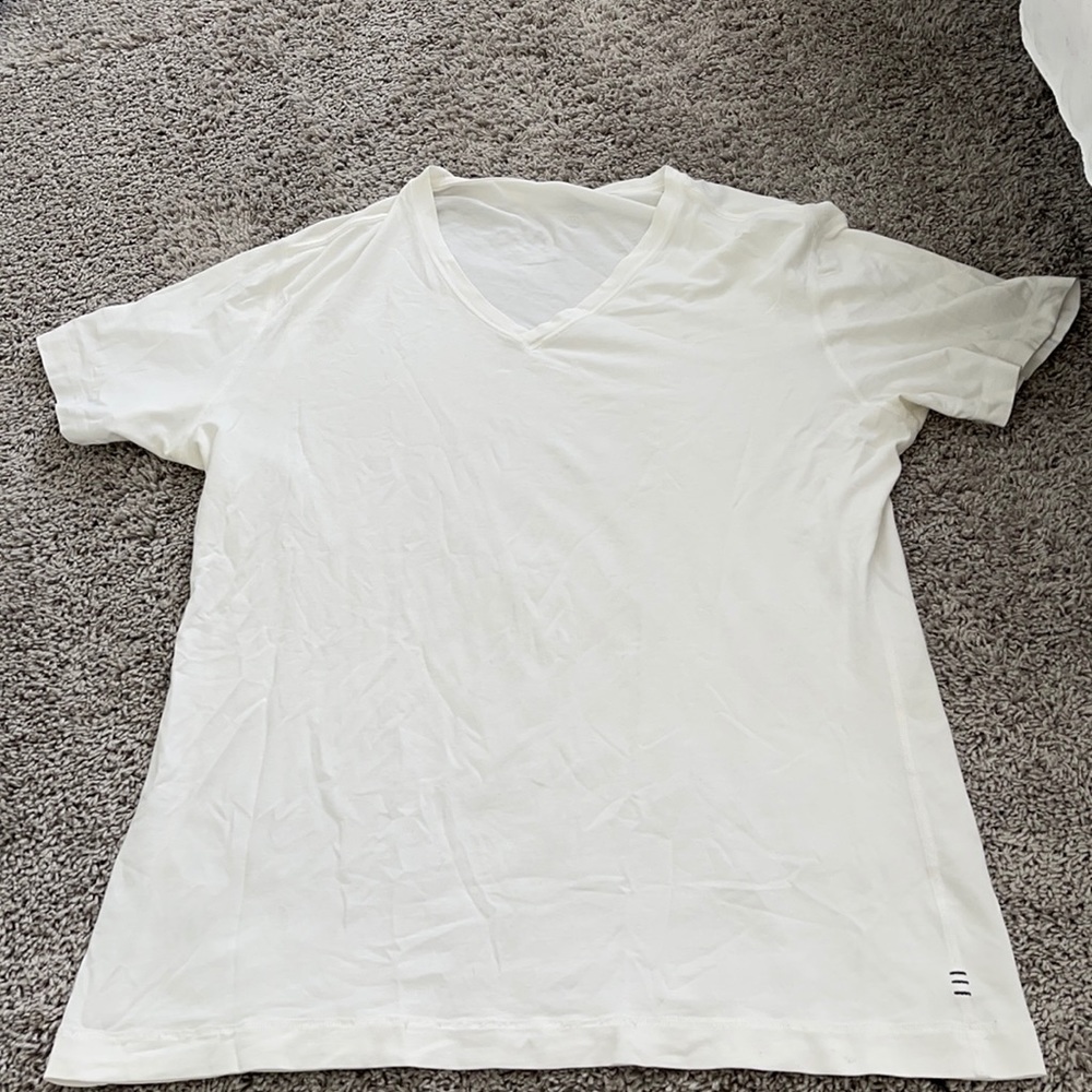 Men’s 5 year basic V neck Lululemon t-shirt